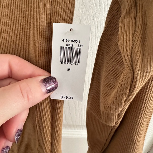 Neutral color V Neck Midi tight fitting dress! Perfect for fall photos - Picture 2 of 3